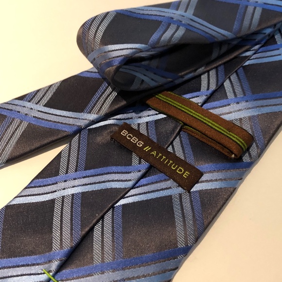 BCBG Attitude 100% Silk Slim Tie Blue Plaid - Picture 3 of 4